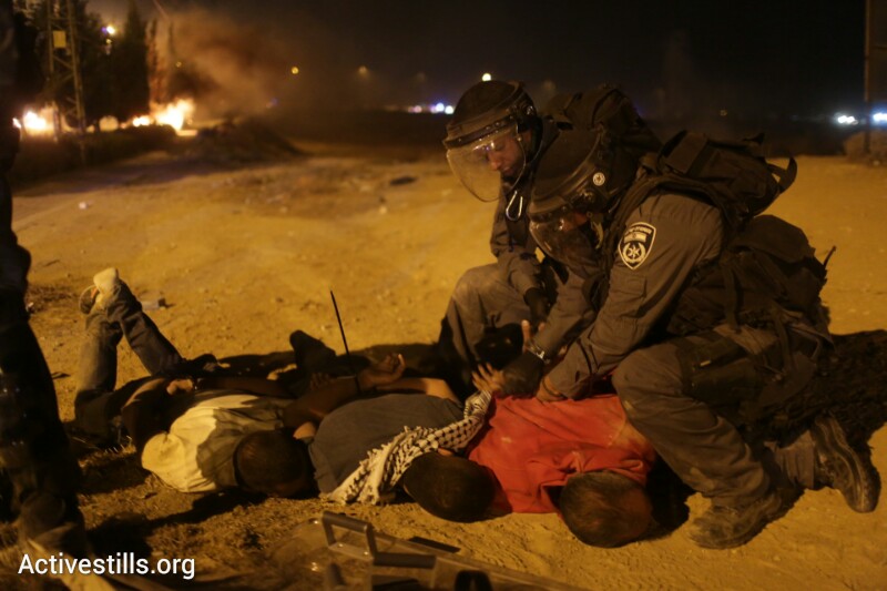 Police arrest Bedouin youths as they pushed the remaining protesters back into the village of Hura. Youth had blocked the main road for hours after a protest against the Prawer Plan, November 30, 2013. (Photo: Activestills.org)