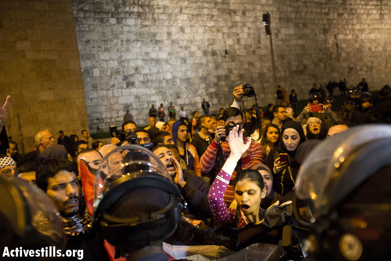 Activists are blocked by Israeli police during a Day Of Rage protest against the Prawer-Begin Plan, Bab A-Zahara (Herod's Gate), East Jerusalem November 30, 2013.
